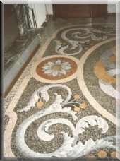 Decorazione pavimentale mosiva a cubetti di marmo